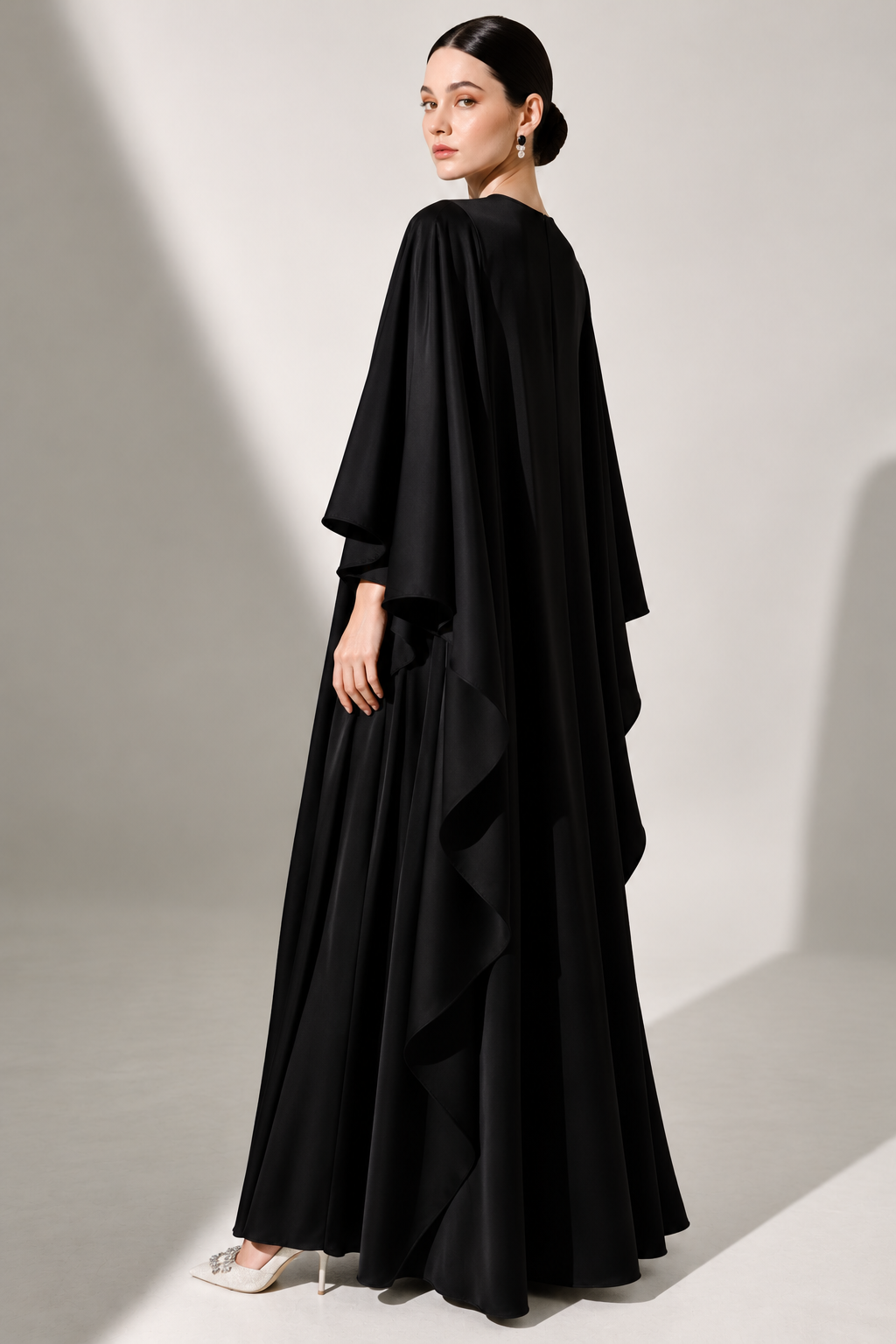 SÉRINA - Fluid Minimalist Kaftan Classic Black | Signature Collection